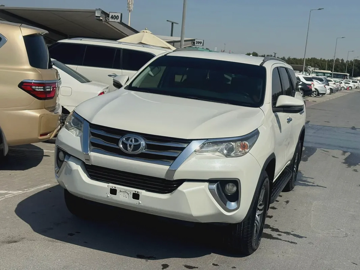 Toyota fortuner 2018 white color GCC calen car-5-5