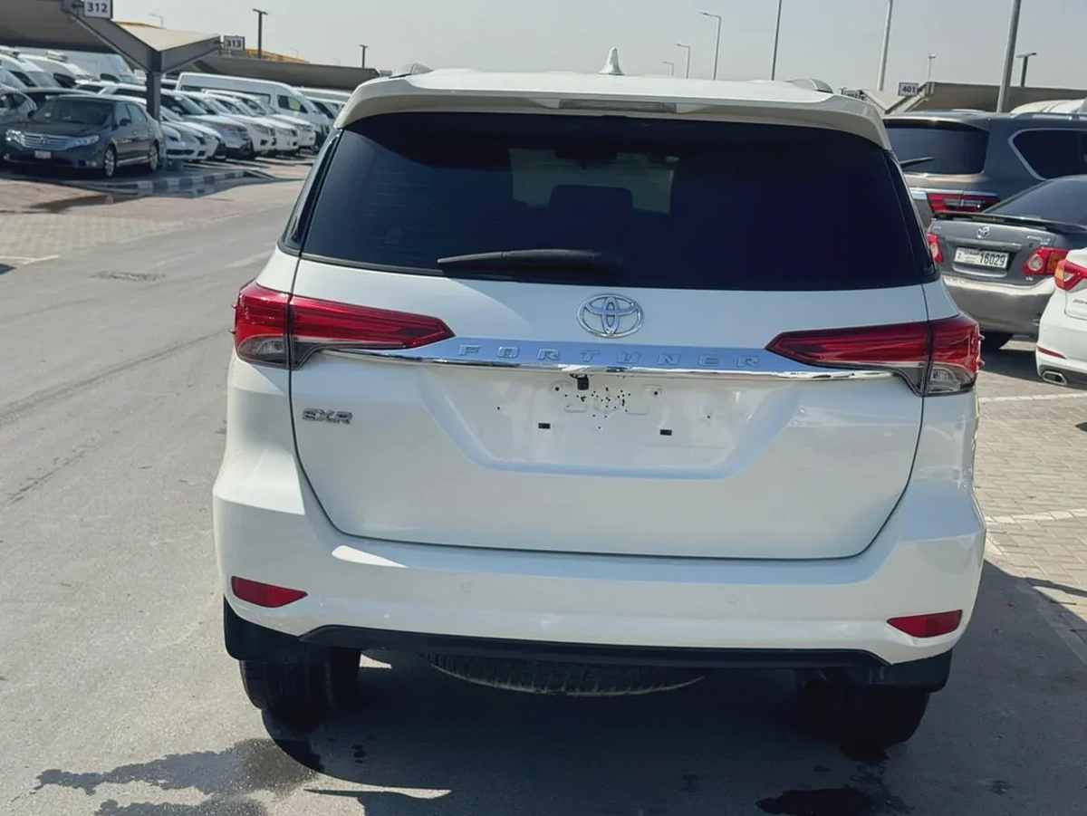 Toyota fortuner 2018 white color GCC calen car-7-7