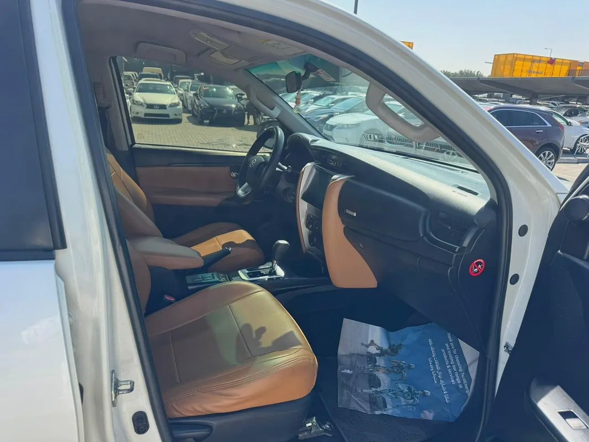 Toyota fortuner 2018 white color GCC calen car-8-8