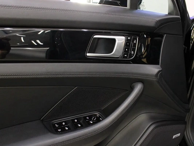 2020 - Porsche Panamera Turbo S E-Hybrid - Prestige Condition for 360,000.00 AED-4