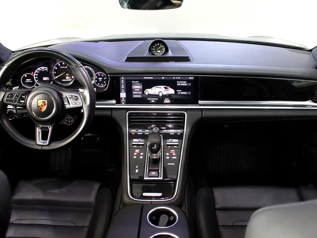 2020 - Porsche Panamera Turbo S E-Hybrid - Prestige Condition for 360,000.00 AED-15-15