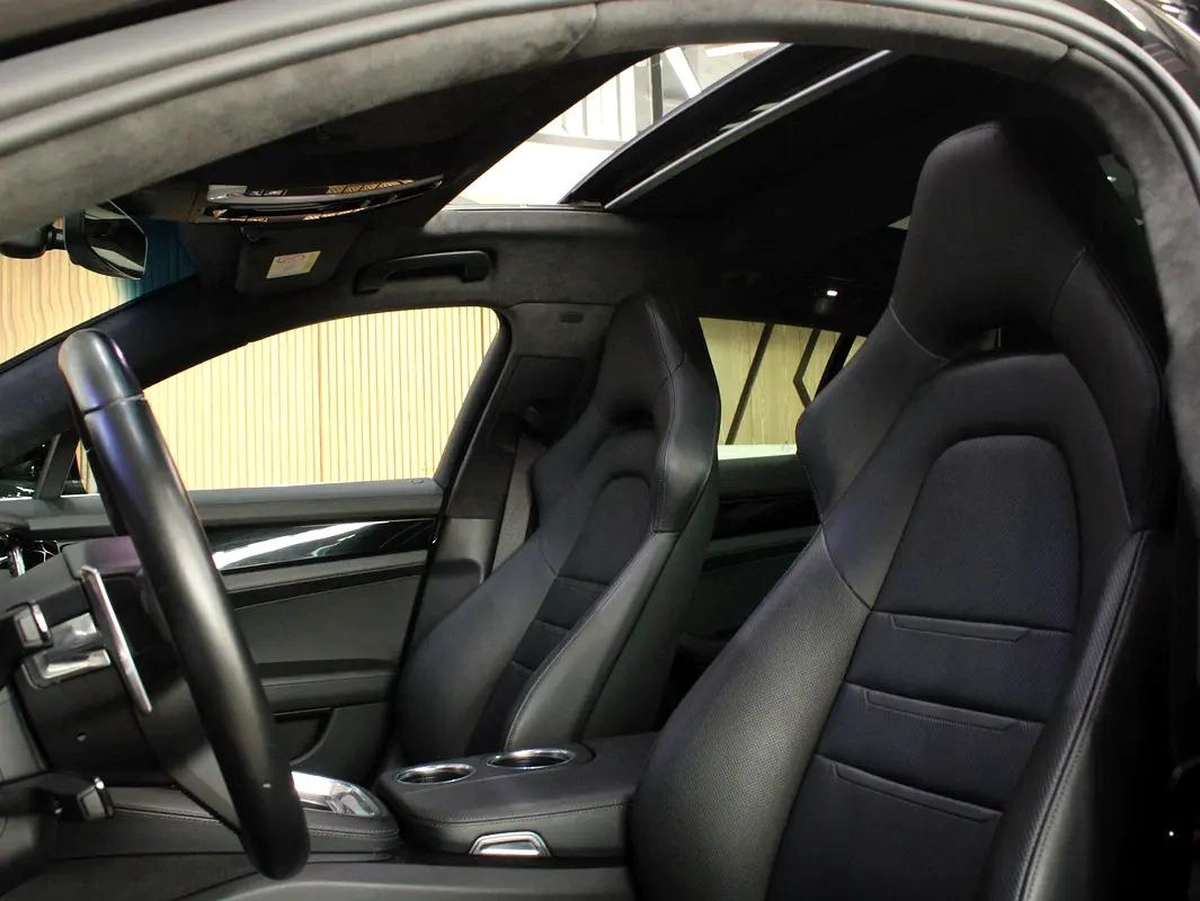 2020 - Porsche Panamera Turbo S E-Hybrid - Prestige Condition for 360,000.00 AED-13-13