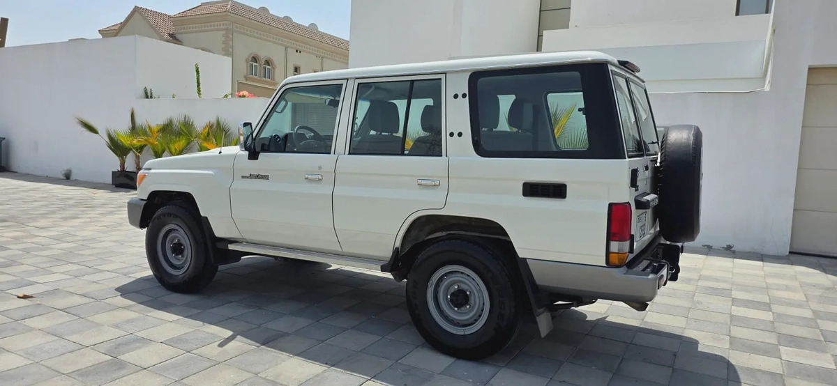 2018 Toyota Land Cruiser LC 76LX 4x4 Hardtop-Excellent Condition-Original Paint-9-9