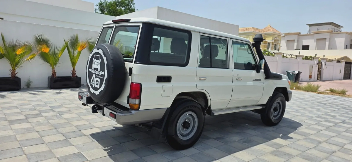 2018 Toyota Land Cruiser LC 76LX 4x4 Hardtop-Excellent Condition-Original Paint-7-7