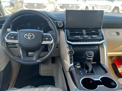 Toyota Land Cruiser VXR Toyota Land Cruiser VXR 3.5L  Twin turbo-7