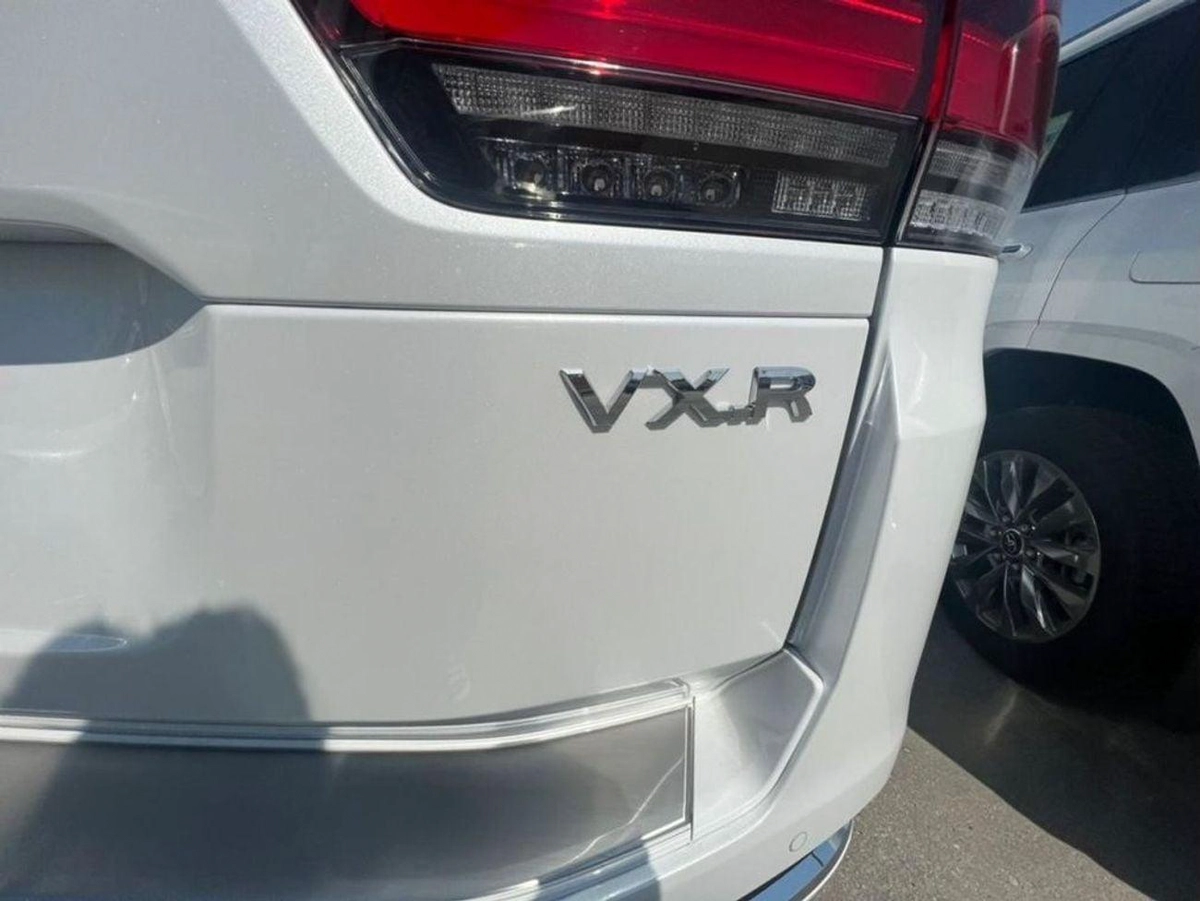Toyota Land Cruiser VXR Toyota Land Cruiser VXR 3.5L  Twin turbo-3-0