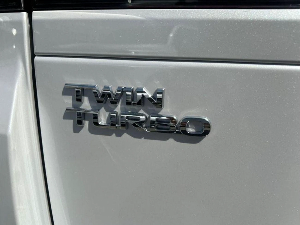 Toyota Land Cruiser VXR Toyota Land Cruiser VXR 3.5L  Twin turbo-4-0