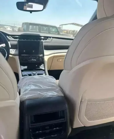 2023 Jeep Grand Cherokee – Premium Luxury SUV-8