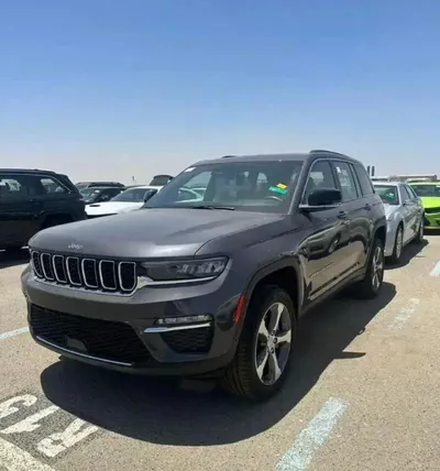 2023 Jeep Grand Cherokee – Premium Luxury SUV-3
