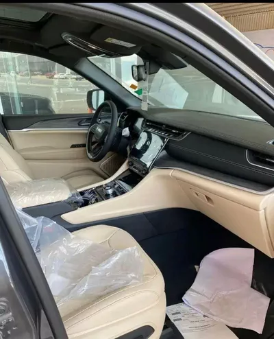 2023 Jeep Grand Cherokee – Premium Luxury SUV-2