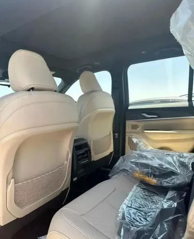 2023 Jeep Grand Cherokee – Premium Luxury SUV-4
