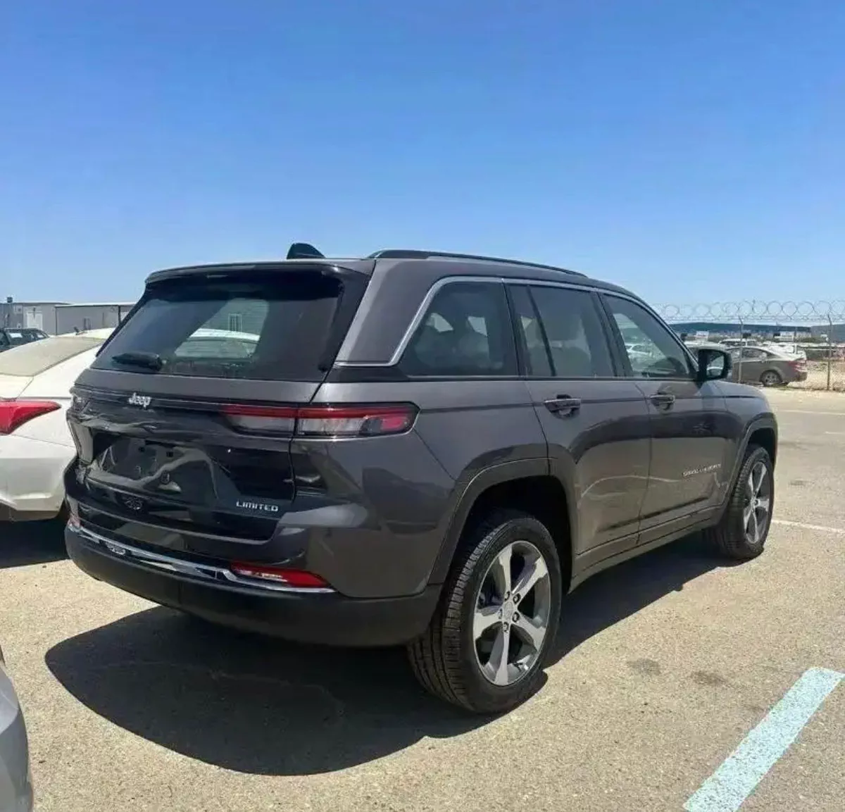 2023 Jeep Grand Cherokee – Premium Luxury SUV-7-7