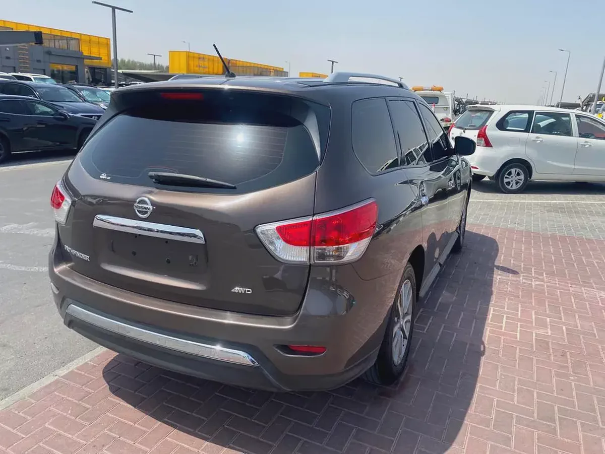 Nissan pathfinder 2016 brown color GCC calen car-9-9