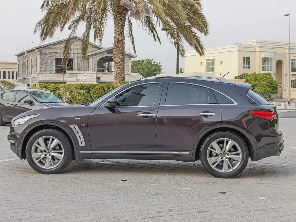 2017 Infiniti QX70 Gcc FullOption (Single Owner with Service History)-7-7