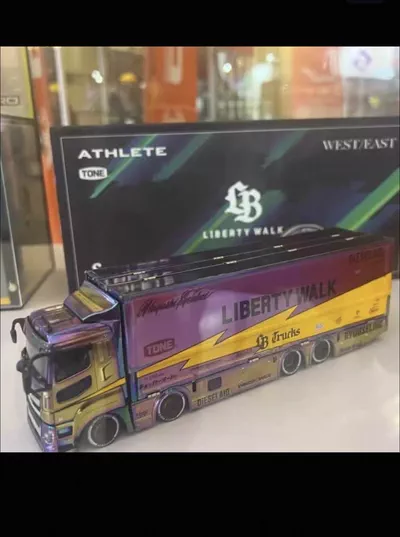 GCD X Liberty walk Mitsubishi Fuso Truck Electroplated Chamaleon Purple | 2026 Hobby Expo China-4