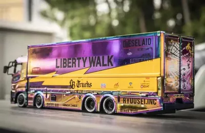 GCD X Liberty walk Mitsubishi Fuso Truck Electroplated Chamaleon Purple | 2026 Hobby Expo China-2