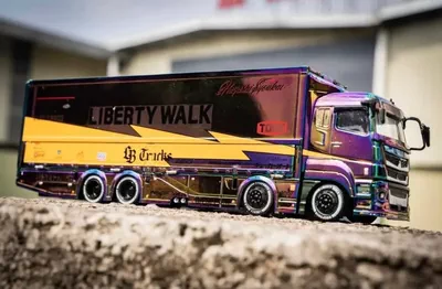 GCD X Liberty walk Mitsubishi Fuso Truck Electroplated Chamaleon Purple | 2026 Hobby Expo China-0