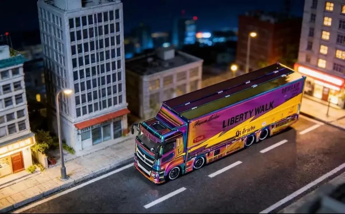 GCD X Liberty walk Mitsubishi Fuso Truck Electroplated Chamaleon Purple | 2026 Hobby Expo China-1-1