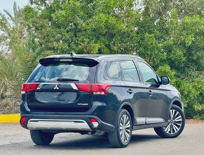 820-Monthly l GCC l 4WD , Cruise, Camera l Accident Free-3