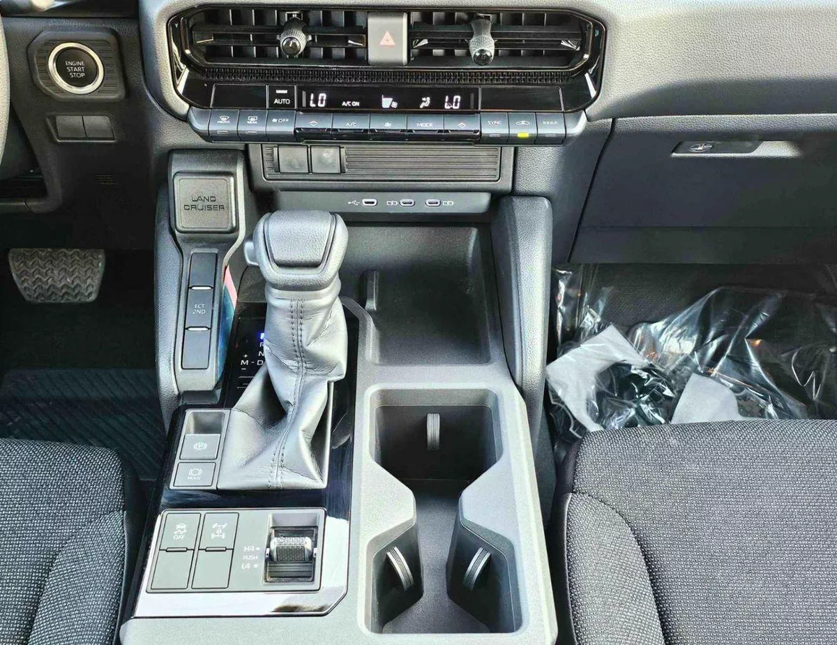Toyota Prado TXR TOYOTA PRADO URBAN ROUND LIGHTS FABRIC SEATS SMALL DVD BASIC E OM PETROL AT 2.4L V4 4WD (CODE # P24U-18-0