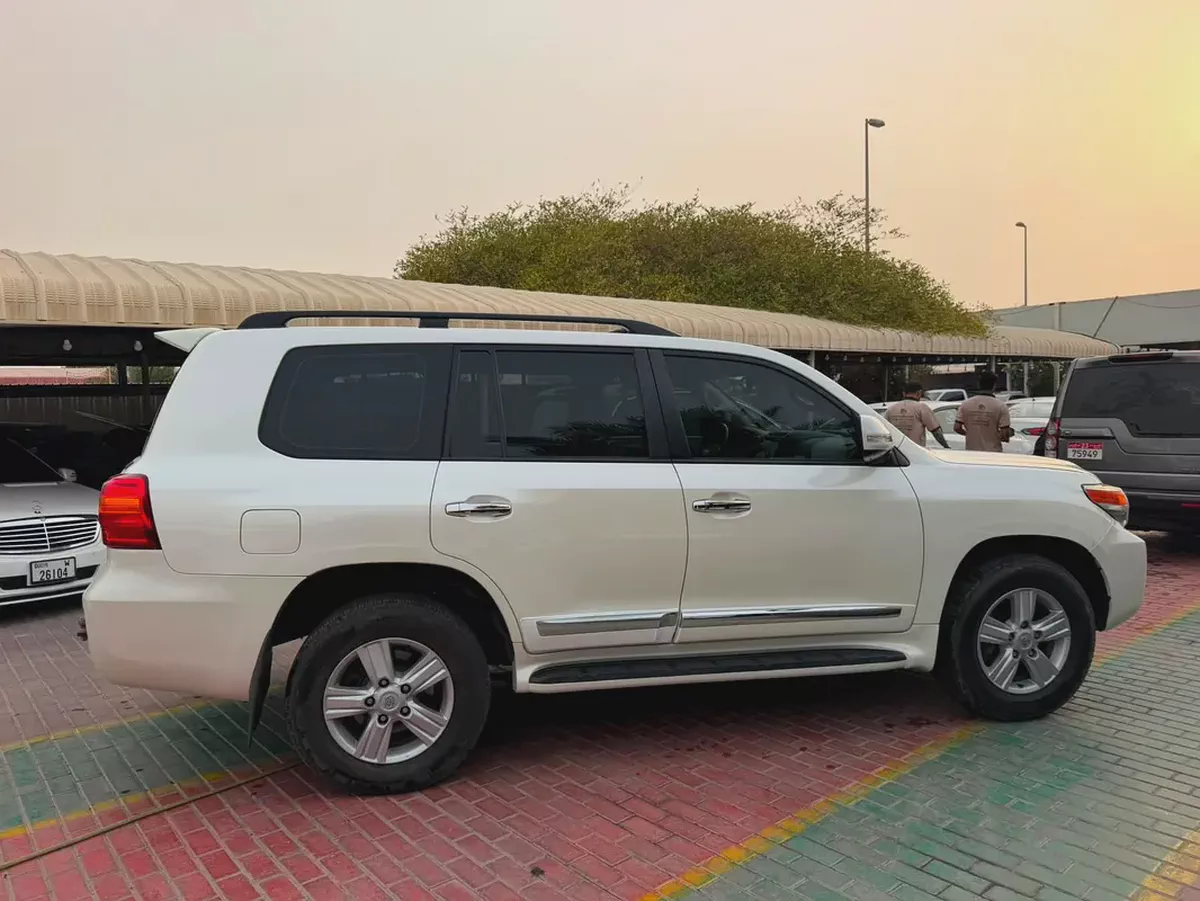 Toyota Land Cruiser GXR 2013 | GCC Specs | Well Maintained-2-2