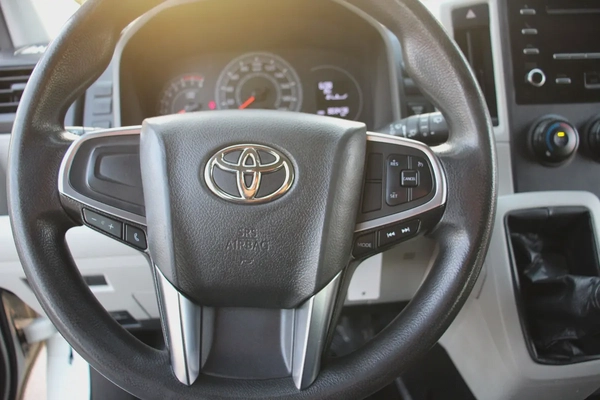 2023 Toyota Hiace 3.5L 13 seat! GCC! Perfect Condition!