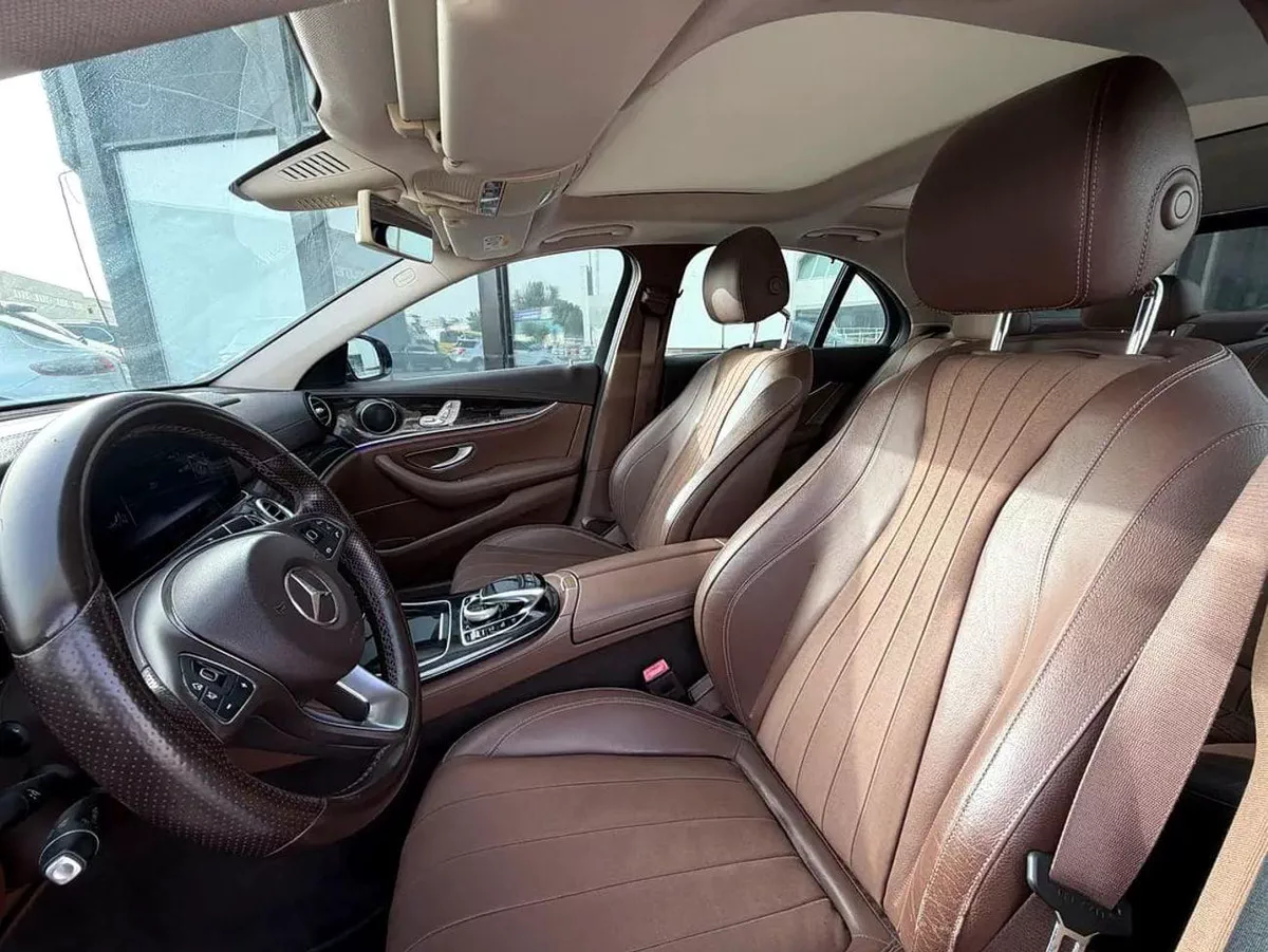 Mercedes Benz E200 STANDARD E 200 | GCC Specs | Pristine Condition-4-0