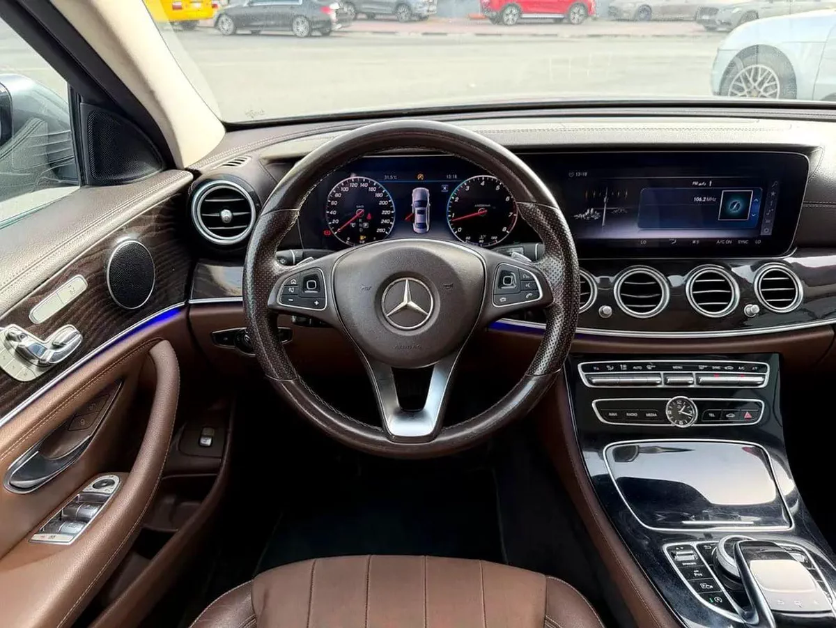 Mercedes Benz E200 STANDARD E 200 | GCC Specs | Pristine Condition-8-0