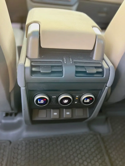 Land Rover Defender 110 SE-5