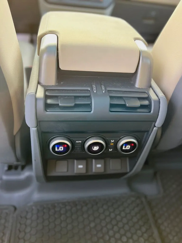Land Rover Defender 110 SE