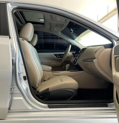 Nissan Altima 2.5 SL (Special Luxury) 4CYL-8