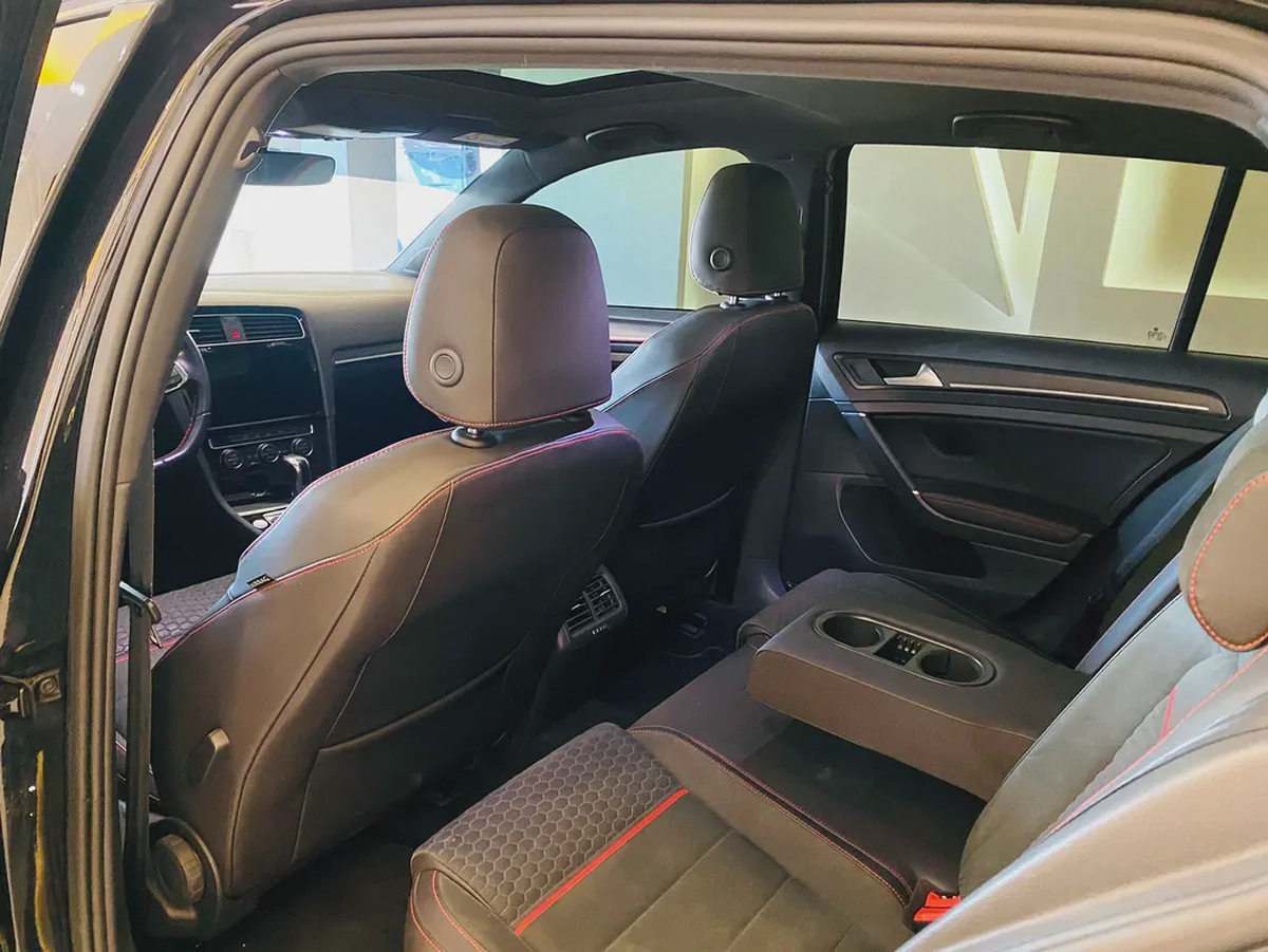 2019 Volkswagen Golf GTI - GCC Specs - Excellent Condition-13-13