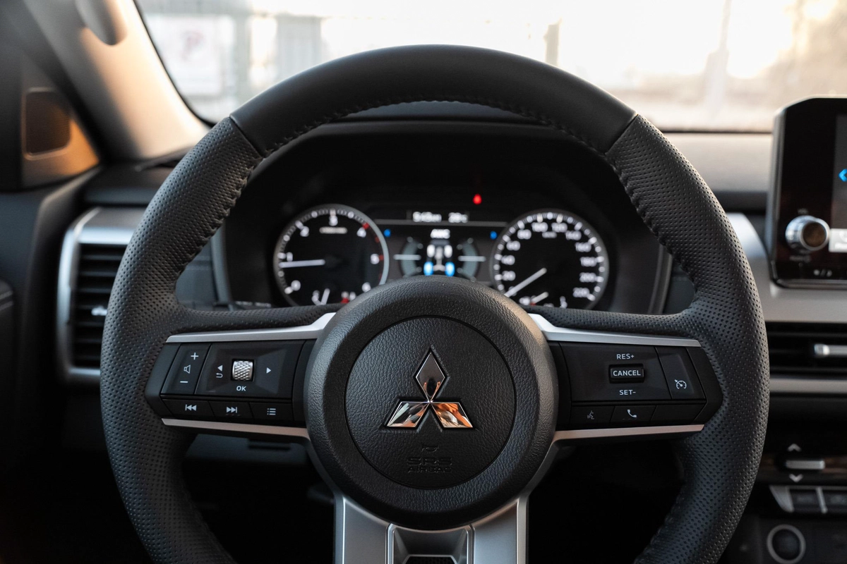 Mitsubishi L200 Sportero-12-12