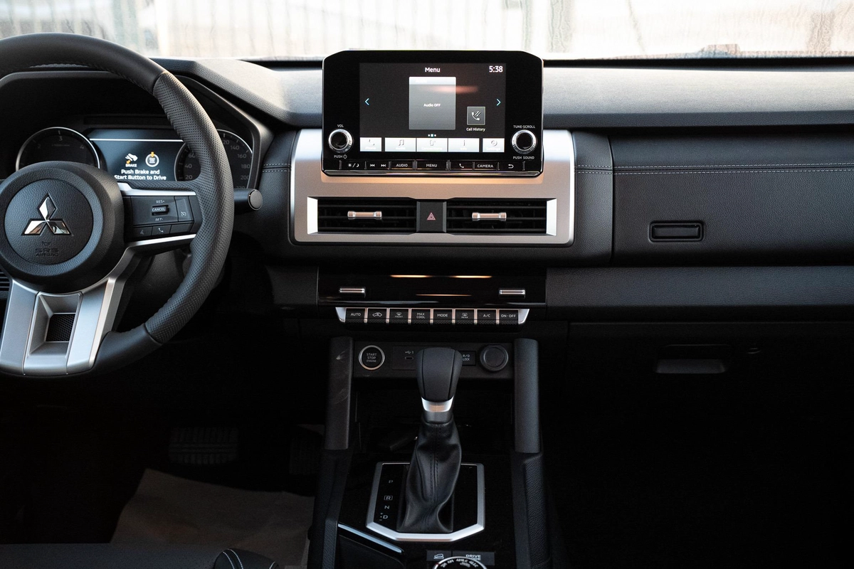 Mitsubishi L200 Sportero-15-15