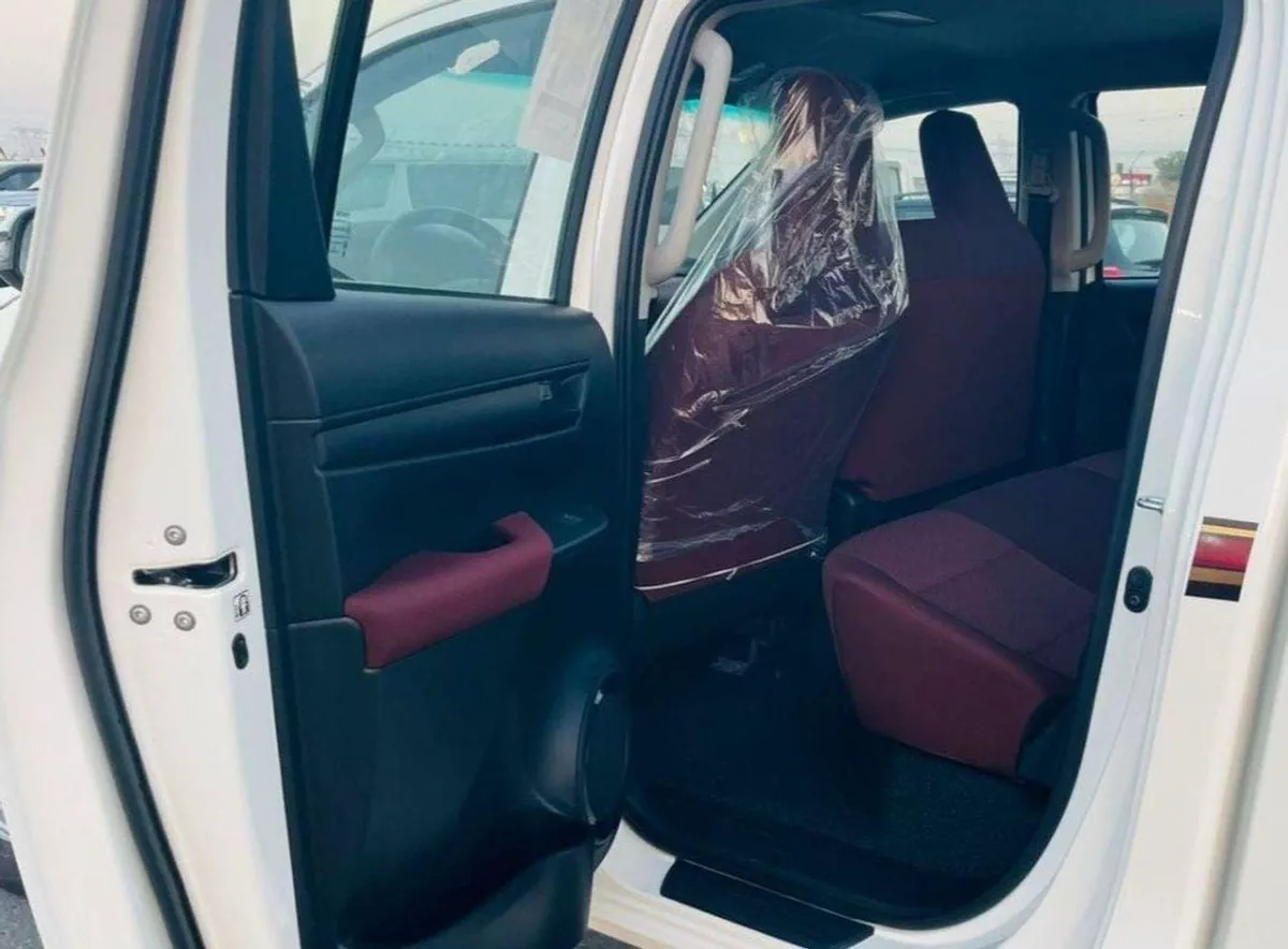 Toyota Hilux GLX GL 2.4L Double Cab Utility-7-0