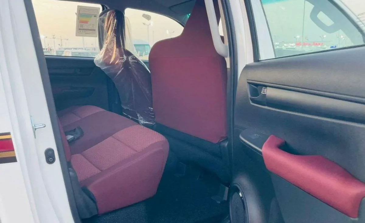 Toyota Hilux GLX GL 2.4L Double Cab Utility-8-0
