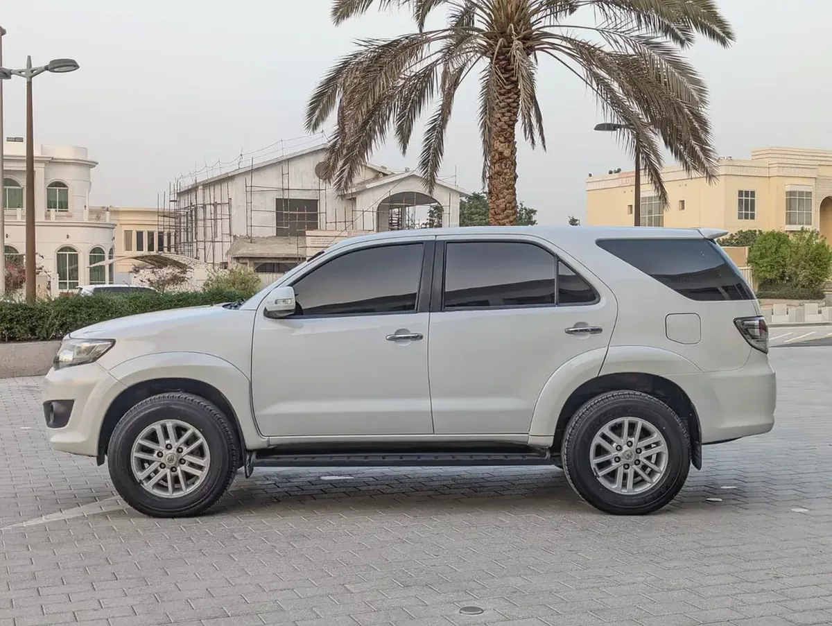 TOYOTA FORTUNER 2013 GCC V4 2.7L IN GOOD CONDITION-11-11