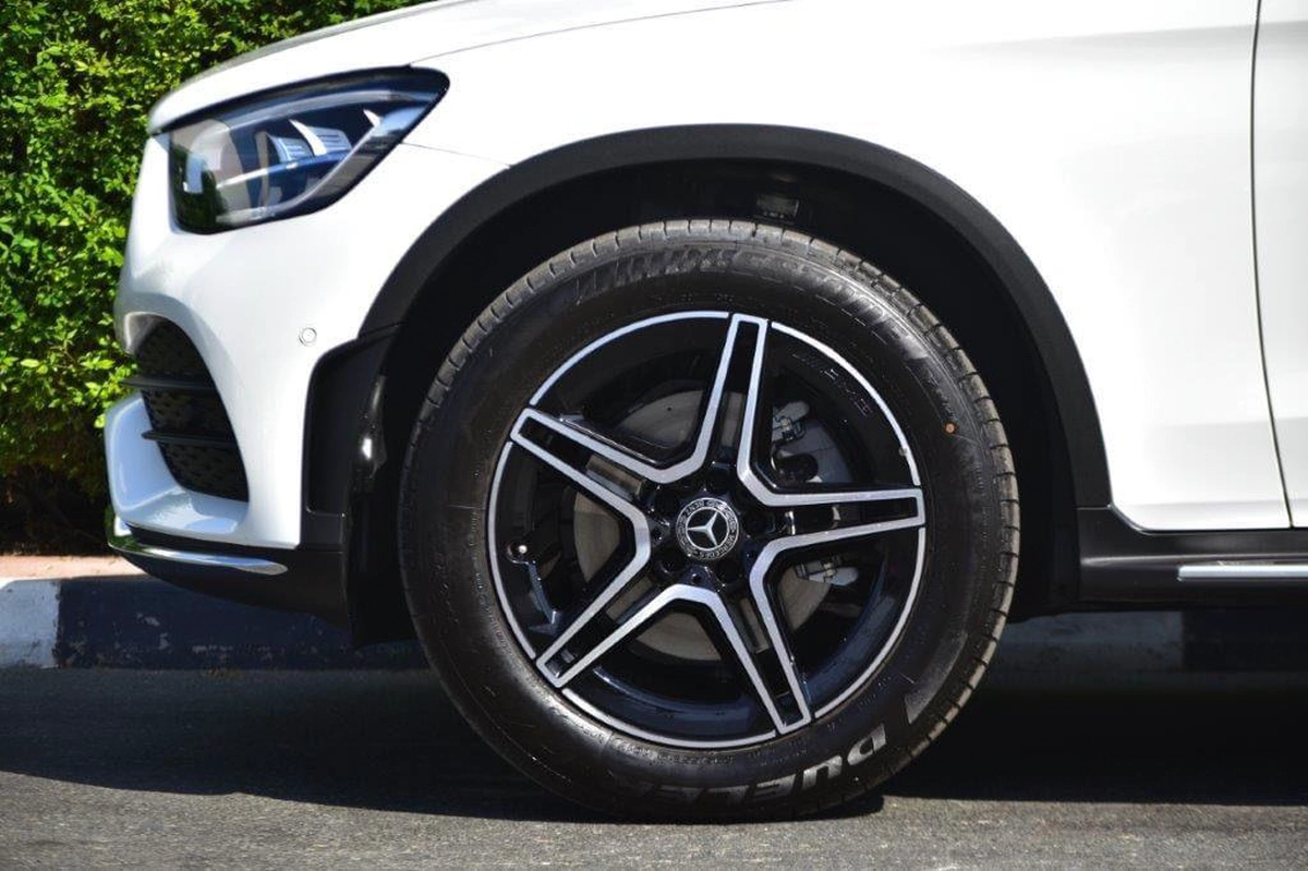 The 2024 Mercedes-Benz GLC-4-4