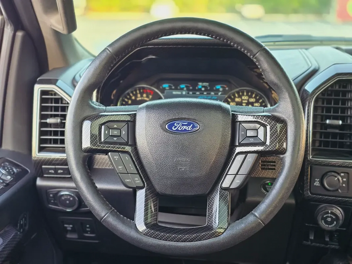 Ford F-150 Shelby 2018 GCC Specs | 755 HP | Perfect condition | 2 Keys | Orginal paint |