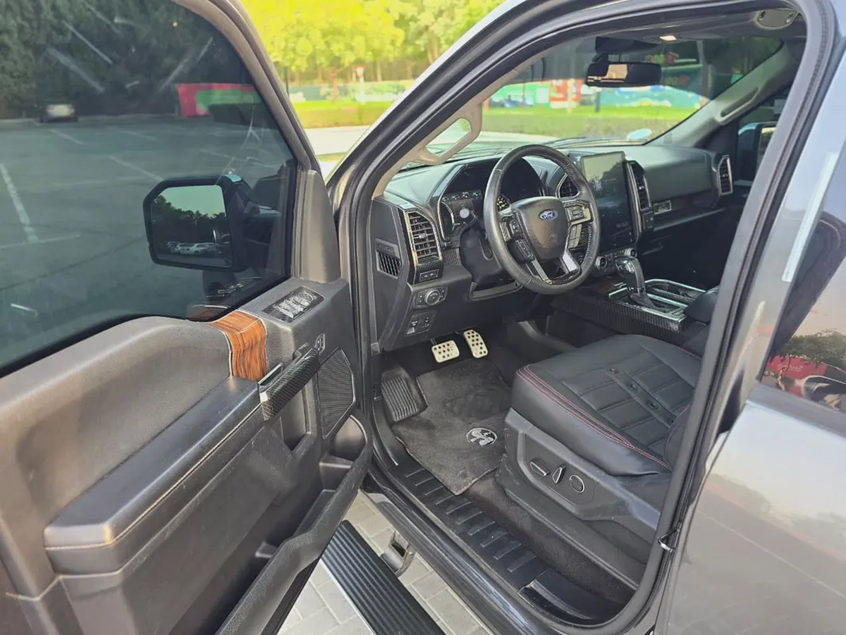 Ford F-150 Shelby 2018 GCC Specs | 755 HP | Perfect condition | 2 Keys | Orginal paint |