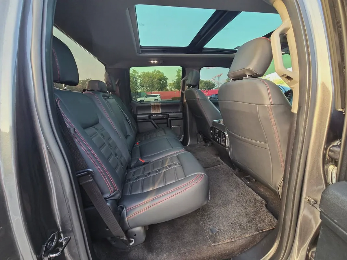 Ford F-150 Shelby 2018 GCC Specs | 755 HP | Perfect condition | 2 Keys | Orginal paint |