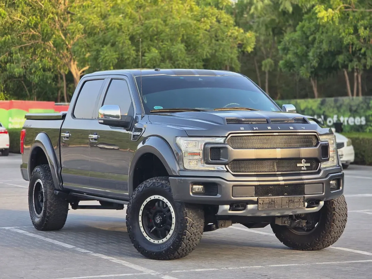Ford F-150 Shelby 2018 GCC Specs | 755 HP | Perfect condition | 2 Keys | Orginal paint |
