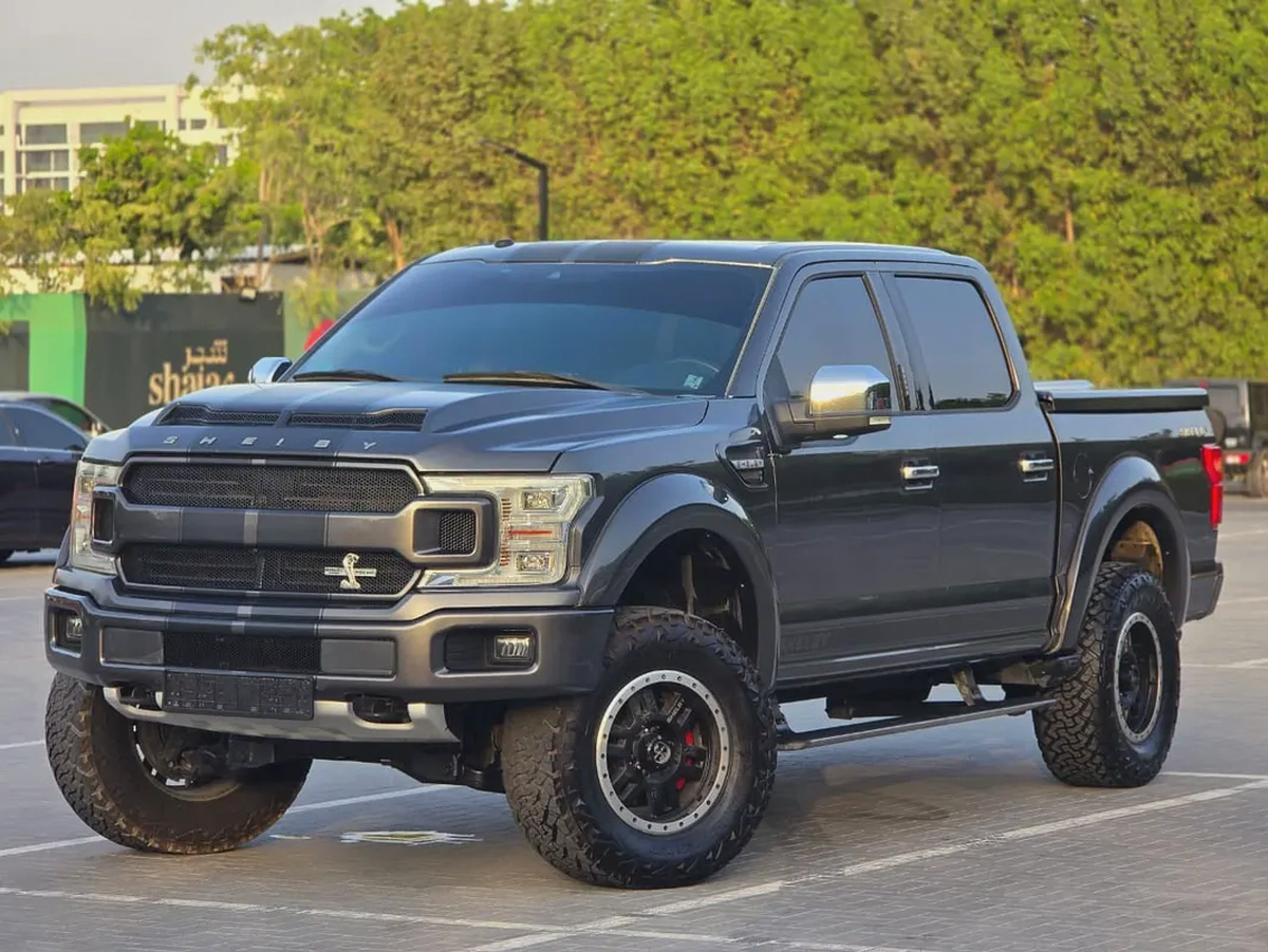 Ford F-150 Shelby 2018 GCC Specs | 755 HP | Perfect condition | 2 Keys | Orginal paint |