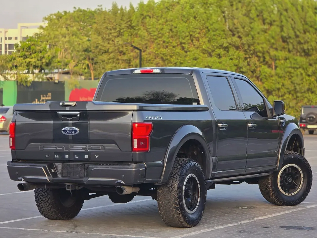 Ford F-150 Shelby 2018 GCC Specs | 755 HP | Perfect condition | 2 Keys | Orginal paint |