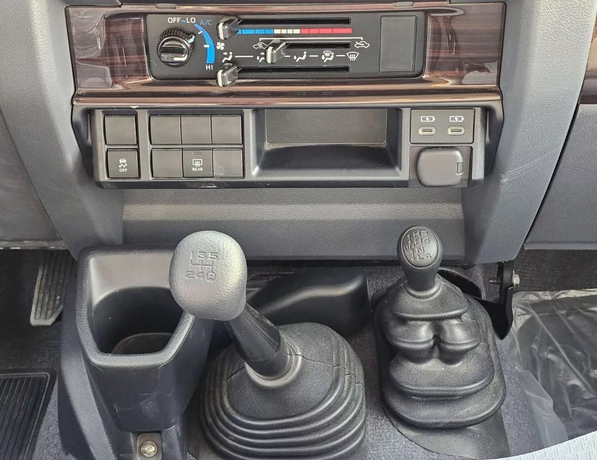 Toyota Land Cruiser 70 LC76 LX TOYOTA LANDCRUISER LC76 HARDTP LX || 5DOOR | STD OPTION | 6 STR PWR WINDOWS+MIRRORS+LOCKS WOOD LED F-19-0