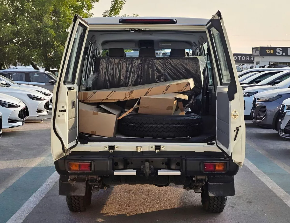 Toyota Land Cruiser 70 LC76 LX TOYOTA LANDCRUISER LC76 HARDTP LX || 5DOOR | STD OPTION | 6 STR PWR WINDOWS+MIRRORS+LOCKS WOOD LED F-6-0