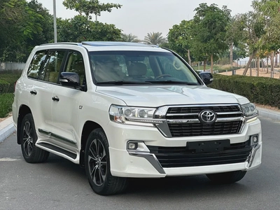 Toyota Land Cruiser VXR 2017 - GCC Specs-0