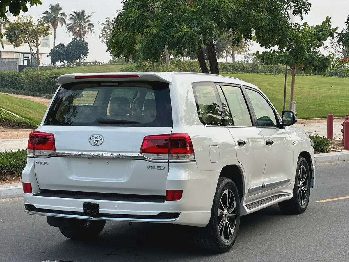 Toyota Land Cruiser VXR 2017 - GCC Specs-3-3