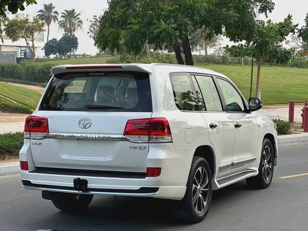 Toyota Land Cruiser VXR 2017 - GCC Specs