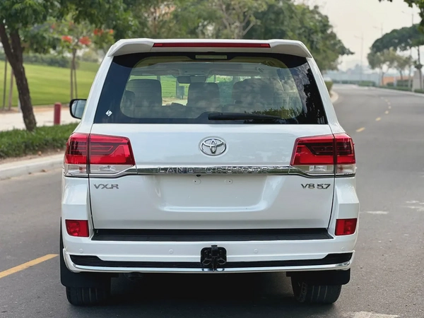 Toyota Land Cruiser VXR 2017 - GCC Specs